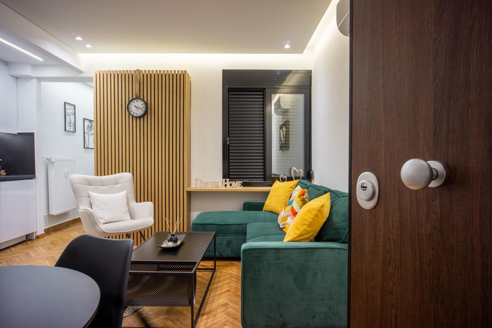 Explore Kolonaki Base Apartment *