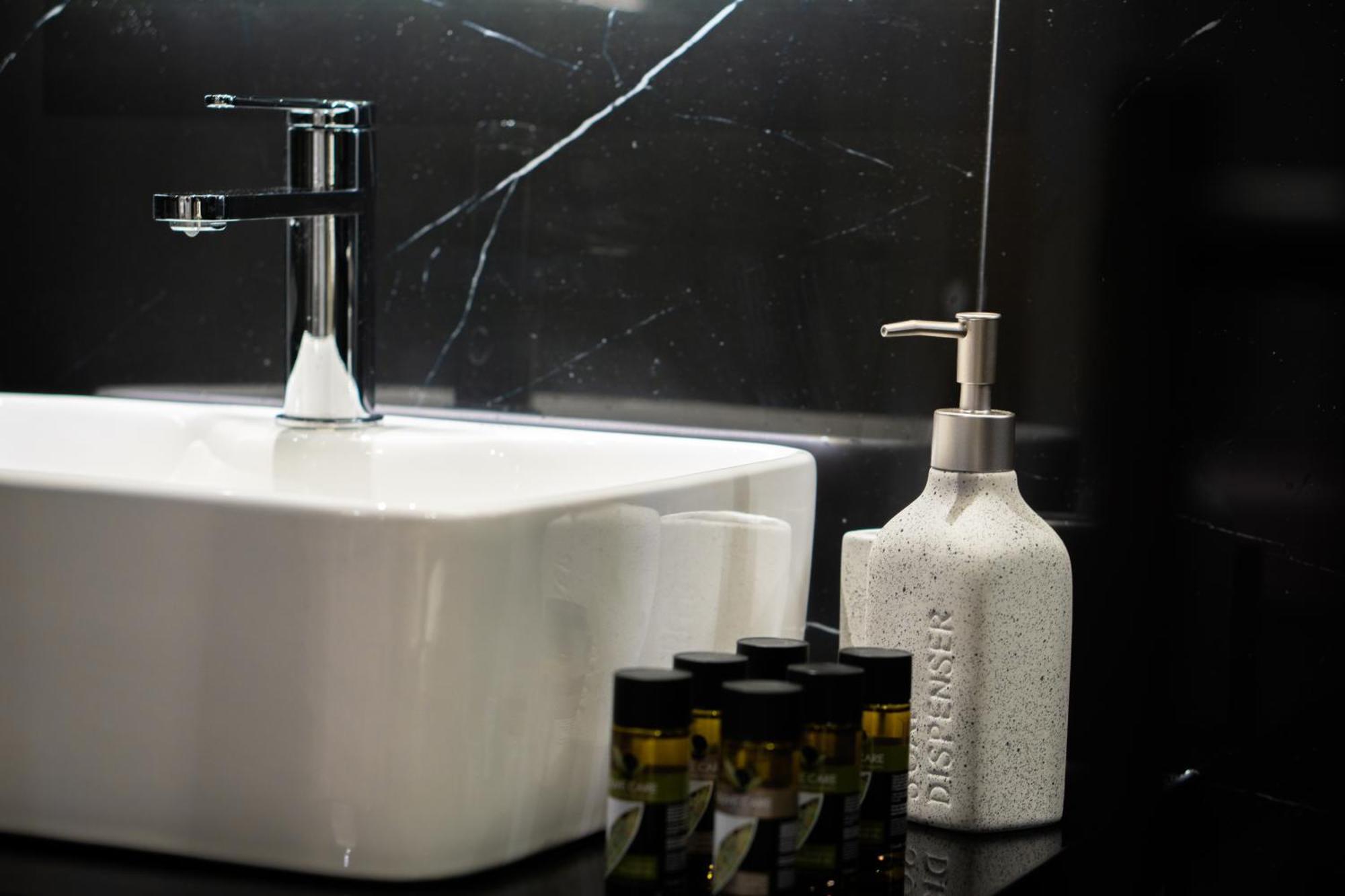 Explore Kolonaki Base Apartment Athen